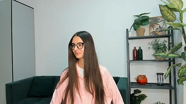 SunnCoote online show from March 2025 05:07:02 PM