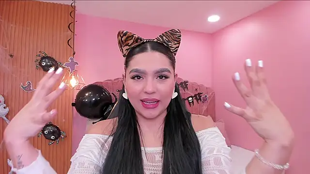 eva sainnt online show from October 2025 03:54:01 PM