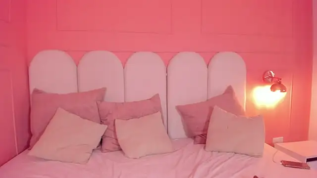 eva sainnt online show from October 2025 05:17:02 AM