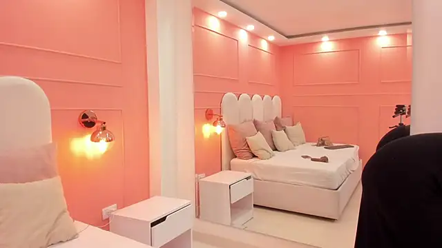 eva sainnt online show from October 2025 10:32:02 PM