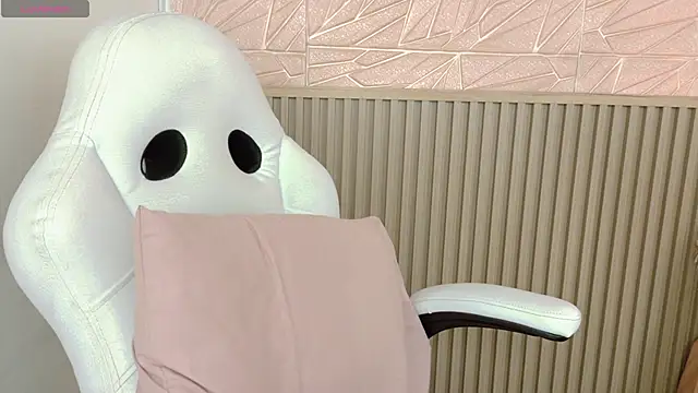 Snapshot of Gaviluc_ chatting on November 2025 10:38:02 AM Gaviluc online show from November 2025 10:38:02 AM