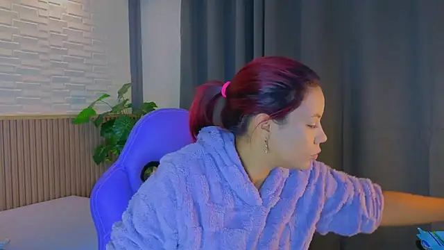 Snapshot of TiffanyWalk chatting on October 2025 11:28:02 AM TiffanyWalk online show from October 2025 11:28:02 AM