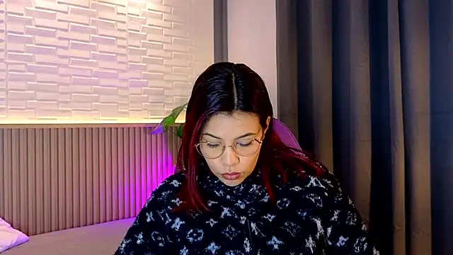 Snapshot of TiffanyWalk chatting on October 2025 11:28:01 AM TiffanyWalk online show from October 2025 11:28:01 AM