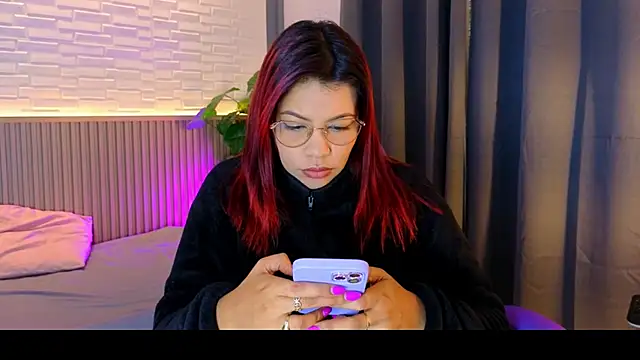 Snapshot of TiffanyWalk chatting on October 2025 11:47:02 AM TiffanyWalk online show from October 2025 11:47:02 AM