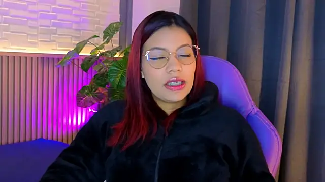 Snapshot of TiffanyWalk chatting on November 2025 10:48:02 AM TiffanyWalk online show from November 2025 10:48:02 AM