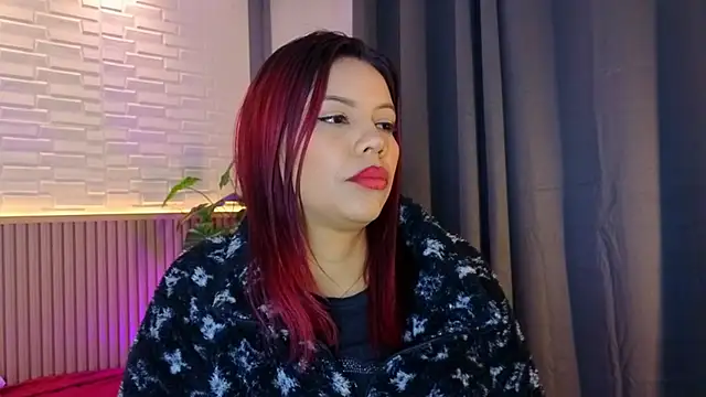 Snapshot of TiffanyWalk chatting on November 2025 10:43:02 AM TiffanyWalk online show from November 2025 10:43:02 AM