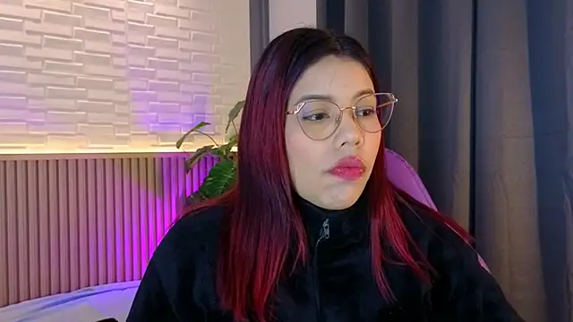 Snapshot of TiffanyWalk chatting on November 2025 10:48:02 AM TiffanyWalk online show from November 2025 10:48:02 AM