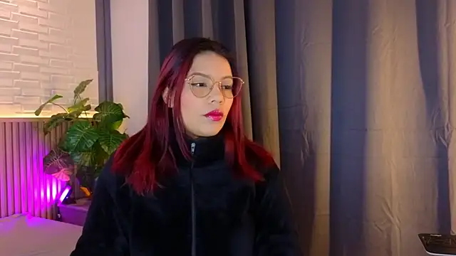 Snapshot of TiffanyWalk chatting on November 2025 10:51:02 AM TiffanyWalk online show from November 2025 10:51:02 AM