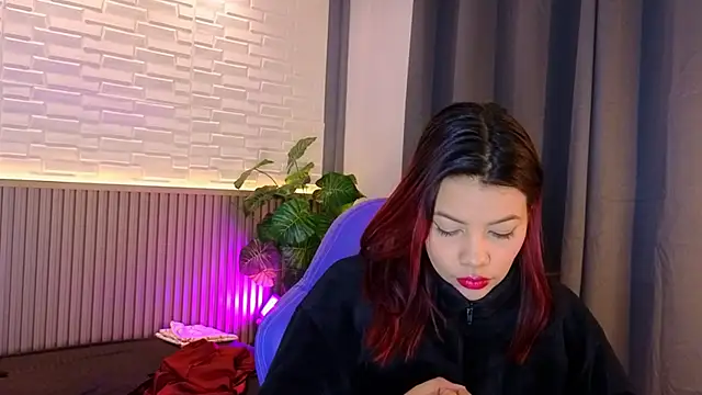 Snapshot of TiffanyWalk chatting on December 2025 10:35:01 AM TiffanyWalk online show from December 2025 10:35:01 AM