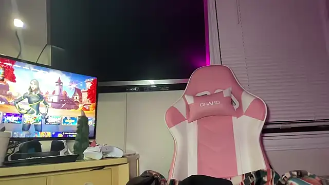 Snapshot of SpaceCowWhore chatting on September 2025 11:53:01 PM SpaceCowWhore online show from September 2025 11:53:01 PM