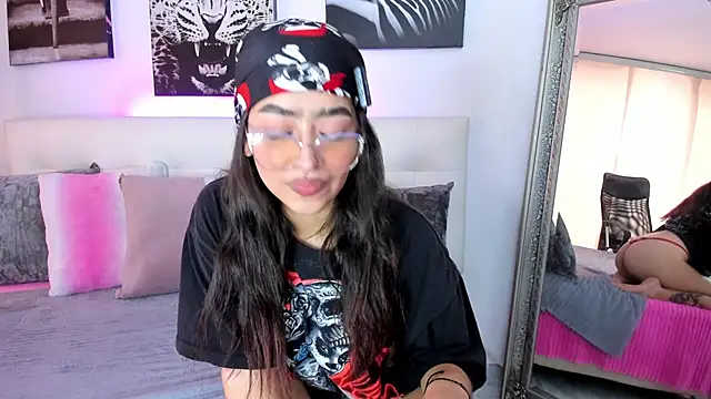 sophie-carter online show from February 2026 07:09:01 PM