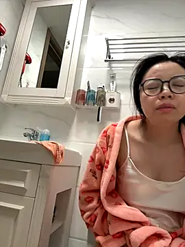 aa520uv online show from November 2025 01:05:01 AM