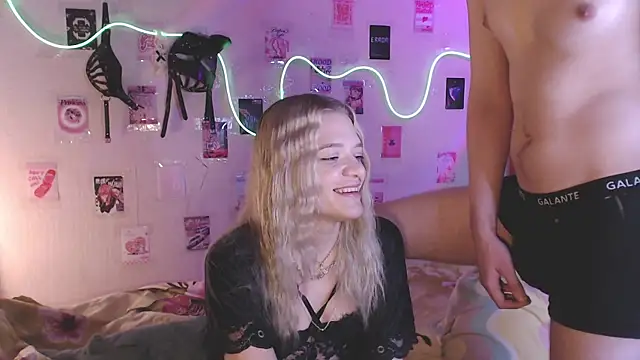 Snapshot of Your_Horny_Friends chatting on October 2025 03:09:01 PM Your Horny Friends online show from October 2025 03:09:01 PM