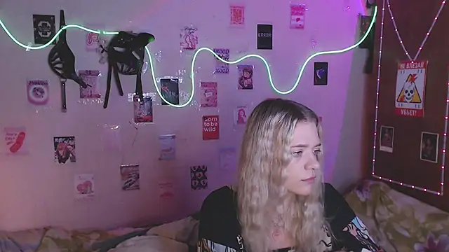 Snapshot of Your_Horny_Friends chatting on October 2025 02:29:02 PM Your Horny Friends online show from October 2025 02:29:02 PM