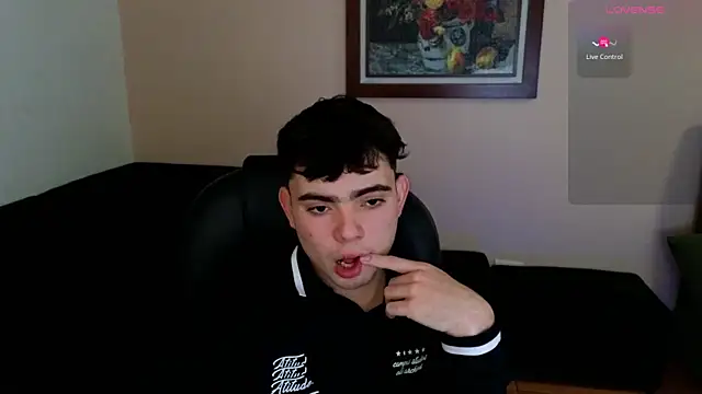 lukeboyce33 online show from April 2026 10:46:02 PM