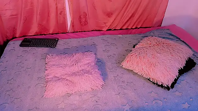 Mariana-ofc online show from November 2025 11:10:02 AM