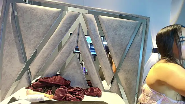 Snapshot of Alice_26_ chatting on December 2025 01:53:01 PM Alice 26 online show from December 2025 01:53:01 PM