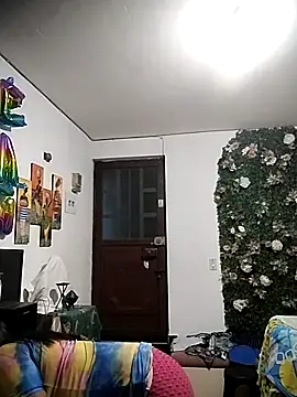 Snapshot of Tu-Reina chatting on September 2025 04:50:01 PM Tu-Reina online show from September 2025 04:50:01 PM