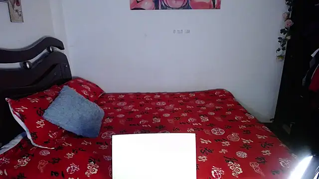 Snapshot of Tu-Reina chatting on October 2025 03:07:01 AM Tu-Reina online show from October 2025 03:07:01 AM