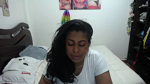 Snapshot of Tu-Reina chatting on December 2025 03:58:02 AM Tu-Reina online show from December 2025 03:58:02 AM