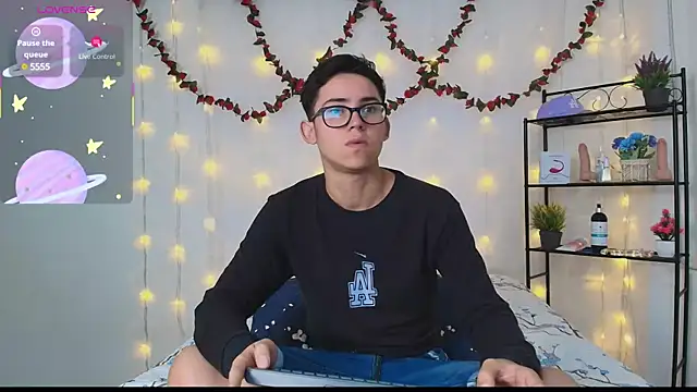 Snapshot of Danny-Swift13 chatting on March 2025 01:18:02 PM Danny-Swift13 online show from March 2025 01:18:02 PM