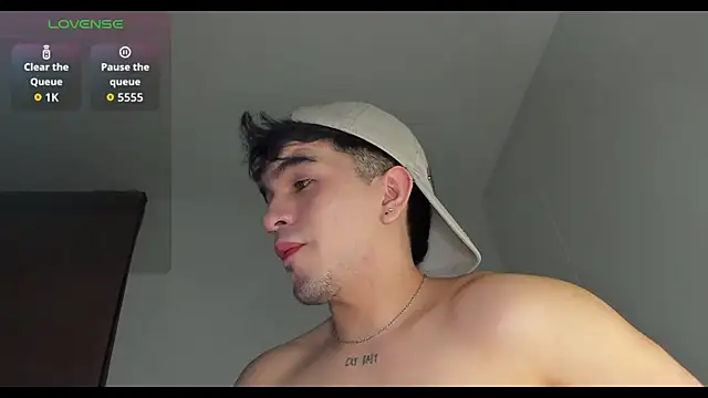 Snapshot of cmzo_ chatting on October 2025 12:43:01 AM cmzo  online show from October 2025 12:43:01 AM