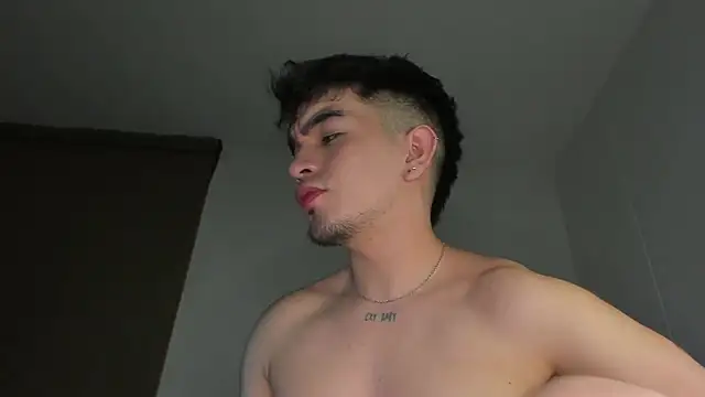 Snapshot of cmzo_ chatting on November 2025 12:57:02 AM cmzo online show from November 2025 12:57:02 AM