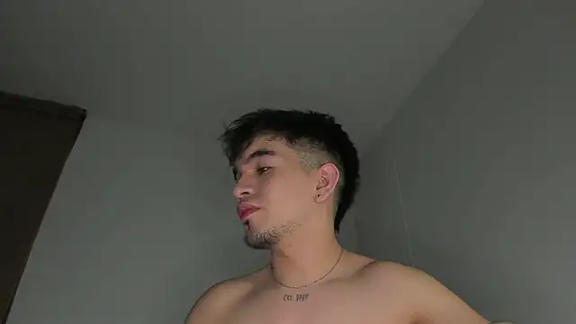 Snapshot of cmzo_ chatting on November 2025 01:05:02 AM cmzo online show from November 2025 01:05:02 AM