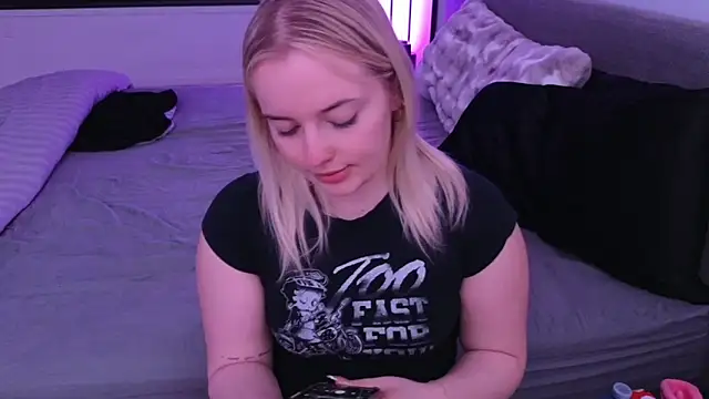 Snapshot of margot_robbie7 chatting on May 2026 02:18:01 AM margot robbie7 online show from May 2026 02:18:01 AM