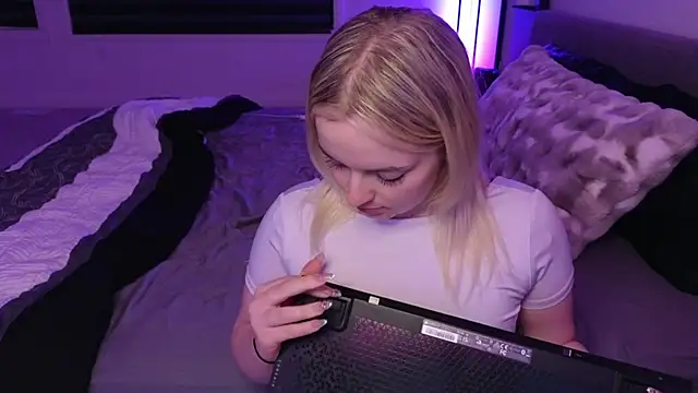 Snapshot of margot_robbie7 chatting on May 2026 01:56:02 AM margot robbie7 online show from May 2026 01:56:02 AM