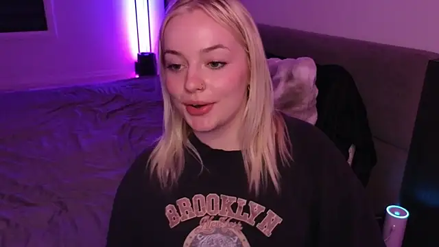 Snapshot of margot_robbie7 chatting on June 2026 02:25:01 AM margot robbie7 online show from June 2026 02:25:01 AM