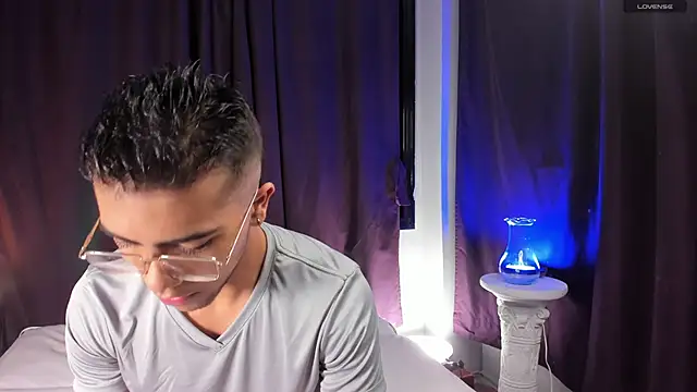 Snapshot of Colstorw_ chatting on November 2025 10:17:02 AM Colstorw online show from November 2025 10:17:02 AM