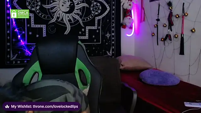 Snapshot of lovelockedlips chatting on December 2025 01:55:02 AM lovelockedlips online show from December 2025 01:55:02 AM