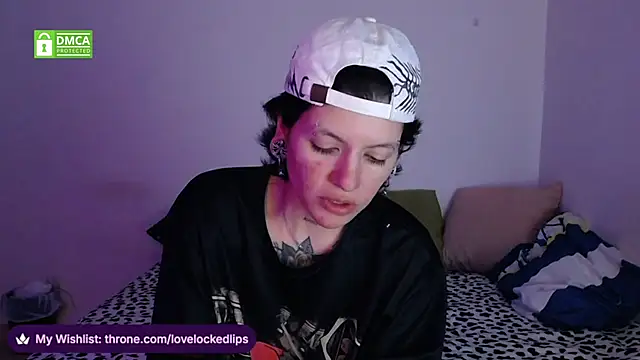 Snapshot of lovelockedlips chatting on January 2026 03:01:02 AM lovelockedlips online show from January 2026 03:01:02 AM