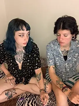 Snapshot of lovelockedlips chatting on January 2026 11:41:02 PM lovelockedlips online show from January 2026 11:41:02 PM