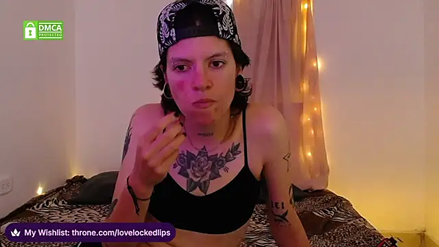 Snapshot of lovelockedlips chatting on February 2026 03:13:02 AM lovelockedlips online show from February 2026 03:13:02 AM