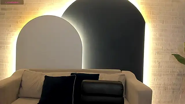 MaiaCollins online show from November 2025 04:40:02 PM