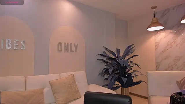 MaiaCollins online show from February 2026 04:52:02 PM