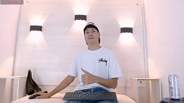 Jhojan twink online show from October 2025 01:43:02 PM