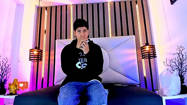 Jhojan twink online show from November 2025 12:37:01 PM