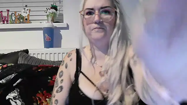 Snapshot of Sizzling_Indie36 chatting on October 2025 10:32:02 PM Sizzling Indie36 online show from October 2025 10:32:02 PM