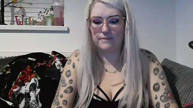 Snapshot of Sizzling_Indie36 chatting on October 2025 10:10:01 PM Sizzling Indie36 online show from October 2025 10:10:01 PM