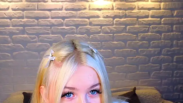 Snapshot of minigirl chatting on March 2025 03:20:01 AM minigirl online show from March 2025 03:20:01 AM