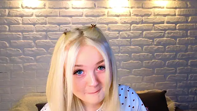 Snapshot of minigirl chatting on March 2025 04:05:02 AM minigirl online show from March 2025 04:05:02 AM