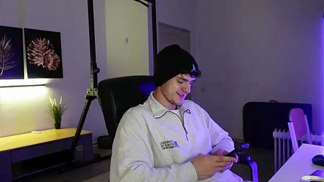 Snapshot of Brad_Holloway chatting on November 2025 08:18:01 PM Brad Holloway online show from November 2025 08:18:01 PM