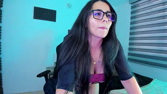 hannarusso online show from April 2026 09:39:33 PM