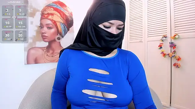 Layla arabelle online show from November 2025 07:46:02 PM