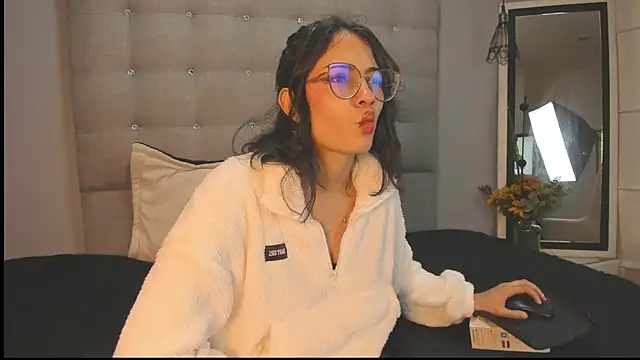 Moon  April online show from November 2025 07:24:02 PM