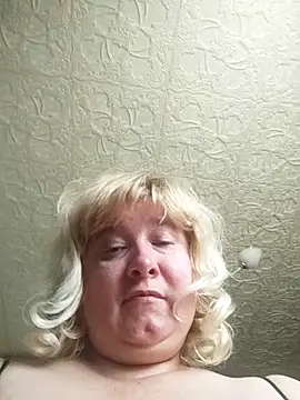 Snapshot of MerellinFicus chatting on June 2026 04:18:01 PM MerellinFicus online show from June 2026 04:18:01 PM