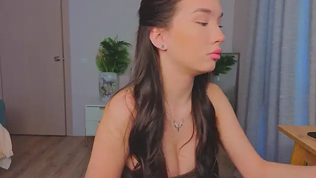 Snapshot of EmiliaDroll chatting on December 2025 08:40:02 AM EmiliaDroll online show from December 2025 08:40:02 AM